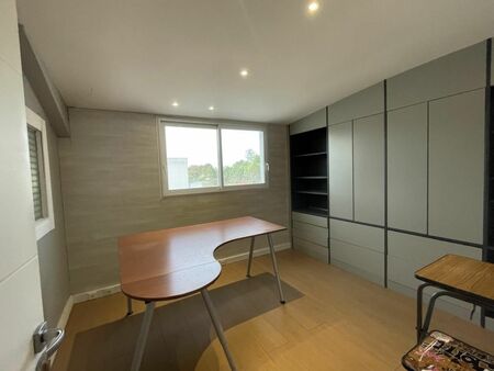 bureau 220 m²