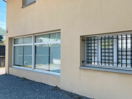 surface commercial 90 m2