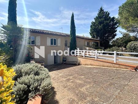 villa familiale dans un agréable jardin arboré