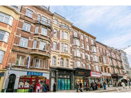 etterbeek - rez commercial de +/- 240m² + grandes caves