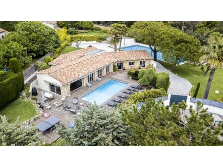 mougins - villa 4 pièce avec piscine chauffé et tennis sur 3700m² de jardin