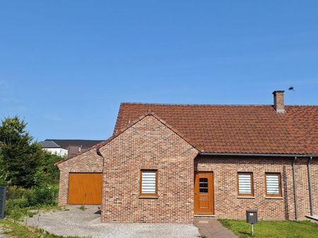 spacieuse villa 3 façades  plain-pied avec garage et jardin