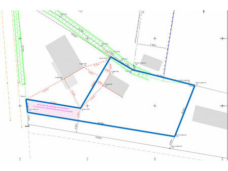 terrain constructible au calme 849m²