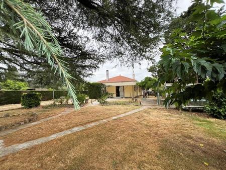 maison de plain-pied avec grand parc arboré