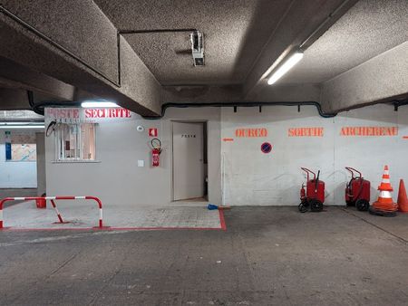 local / box / cave 17m² (100m³) à louer avec accès voiture métro crimée paris 19ème 75019