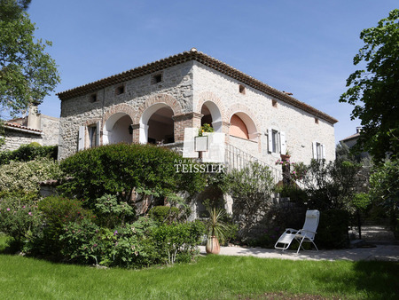 maison de caractère de qualité à barjac