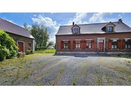 maison de maître à rénover sur et avec 45 ares de terrain