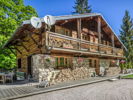 luxueux chalet alpin isolé de 5 chambres avec piscine accessible par véhicule chenillé en 