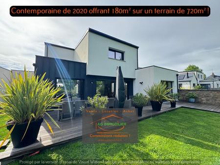 liffré contemporaine de 2020 avec de belles prestations offrant 180m² sur 720m² de terrain