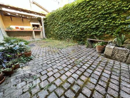 petite maison de ville avec terrasse et courette