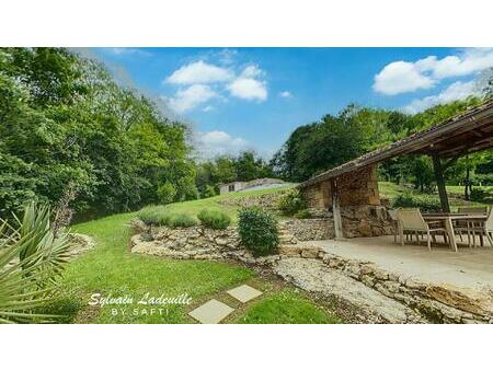 maison de plain pied avec gite de 100 m² habitable sur 5323 m² de terrain