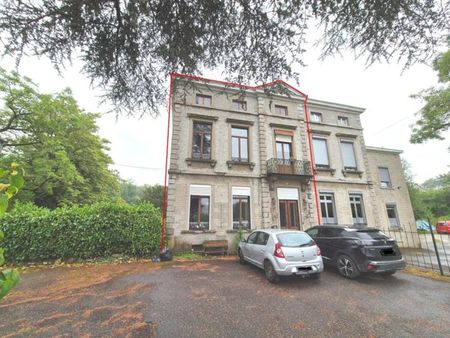 maison de maître en bon état avec jardin et parking