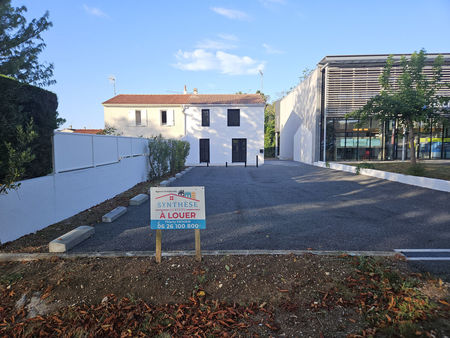 location local commercial 5 pièces 100m2 saintes 17100 - 1500 € - surface privée