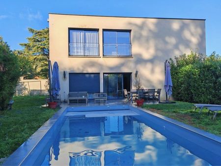 maison contemporaine avec piscine à st romain au mont d’or