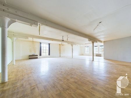 loft de 296m² au 2ème étage avec ascenseur.