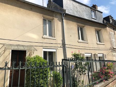 charmante maison de ville 3 chambres  cœur de soissons avec jardin