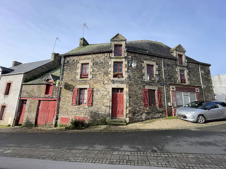 a vendre immeuble de 118 m² habitable dans le bourg de sérent