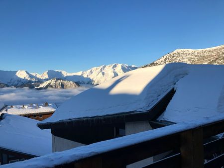 en station de ski à 1800 m - l'alpe d'huez - 50 m² au sol ( 30 m² loi carrez) et balcon de