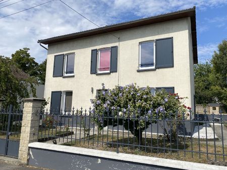 a louer  08 rethel  une maison t5 rénovée avec grand jardin.