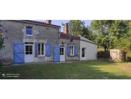 maison de campagne t3 avec puits privé dans un hameau