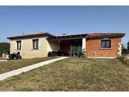 pavillon de 3 chambres  situé entre le village de verteuil et ruffec