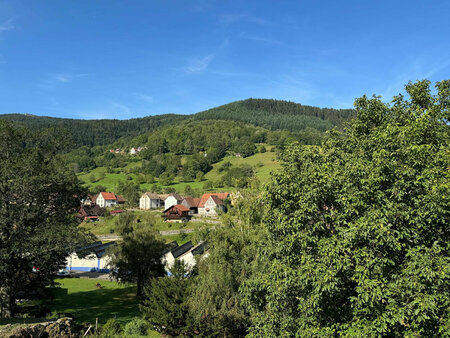 au calme sur les hauteurs du village