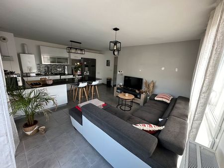 appartement t3 60m2 avec terrasse et 2 place de parc fermés