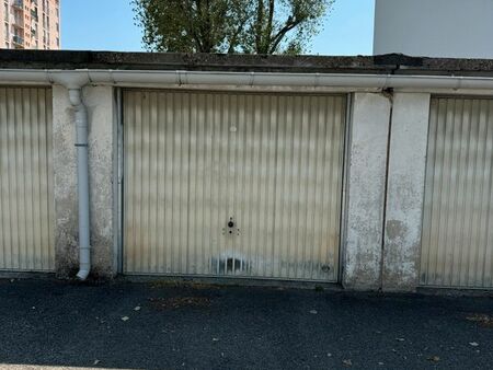 garage à louer dans une résidence privée sécurisée