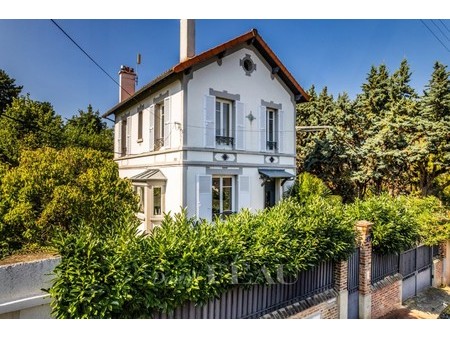 maison de luxe à vendre dans le quartier cote saint louis