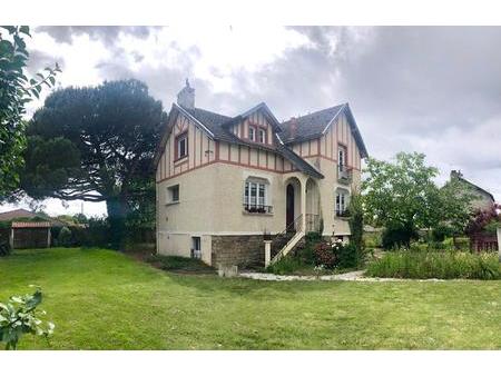 vente maison 9 pièces  198.87m²  vieillevigne