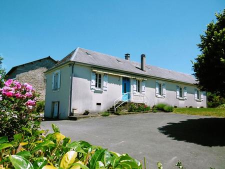 ferme à jumilhac le grand 750 m2