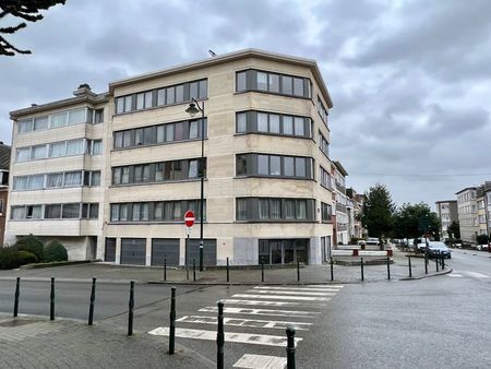 appartement avec 1 chambre et bureau