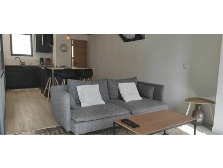 jouques appartement t2 meuble en duplex avec balcon a louer