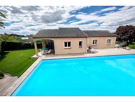 maison rénovée avec piscine et double garage