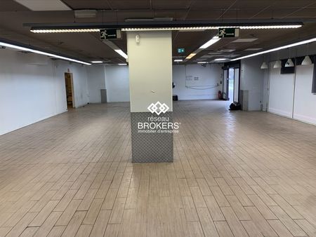 local commercial 232 m² paris