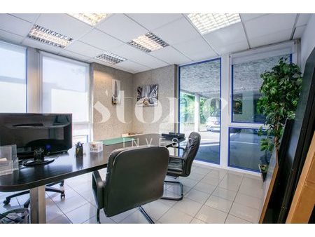 vente locaux professionnels 5 pièces 83.2 m²