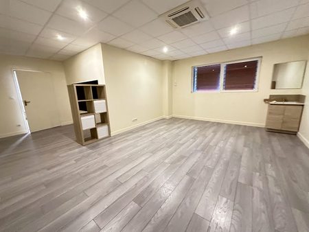 location locaux professionnels 29.6 m²