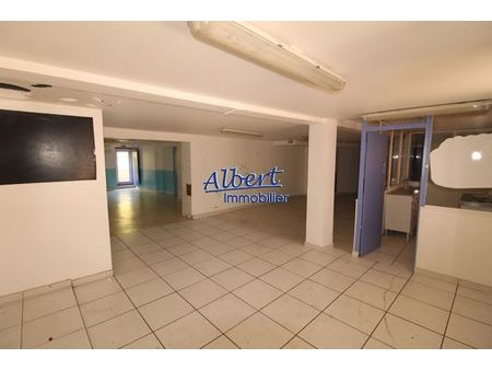 location locaux professionnels 219.37 m²