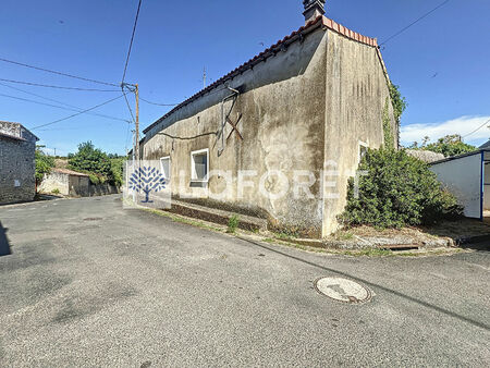 maison à rénover sur la commune de maranzais :