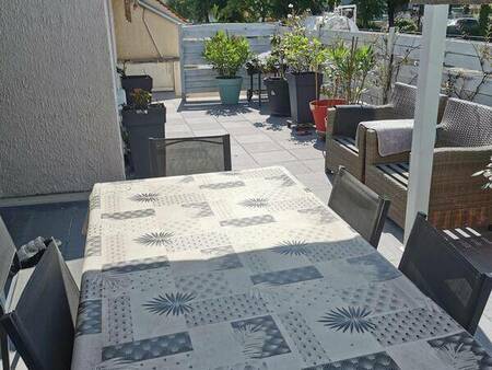 3p de 46m2 avec grande terrasse plein sud au 1er étage d'une maison