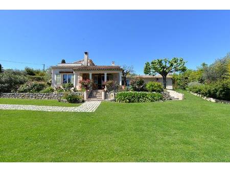 vente maison 7 pièces  200.00m²  châteauneuf-grasse