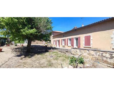 charmante maison avec grand jardin et piscine dans un village pittoresque et une deuxième 