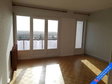 appartement avec balcon et garage.