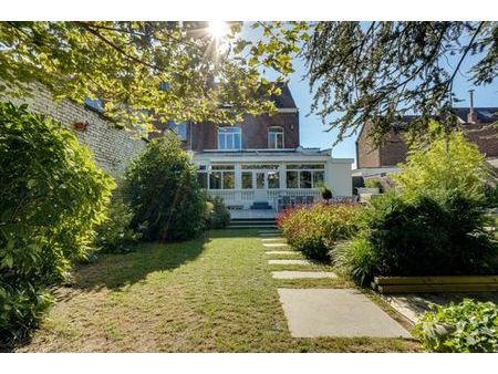 maison de maître 6 chambres  jardin et garage à tournai !