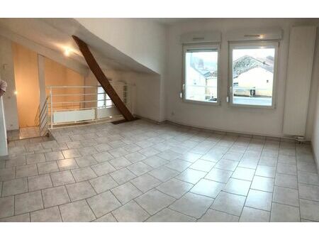 vittel  grand appartement 4 pièces 85m2 en triplex avec entrée privative