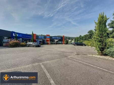 à louer : local commercial de 426 m² dans la zone commerciale de la maladière