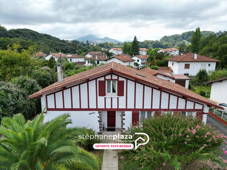 maison familiale coeur de cambo avec véranda  t1 indépendant et garage 120 m2