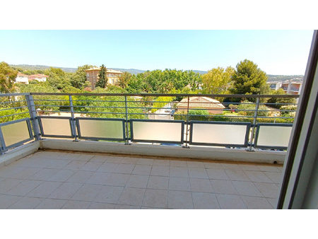 a louer studio avec terrasse  roumagoua - la ciotat de 30m2