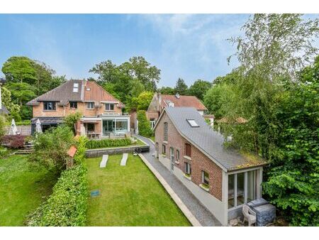 driegevelwoning met apart concierge-huis en prachtige tuin