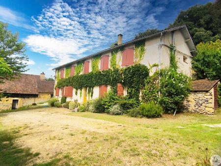 ensemble immobilier avec une maison et 2 gîtes